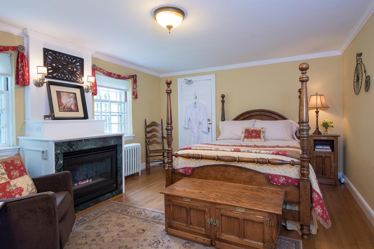 Inn On Putney Road Браттлборо Екстер'єр фото
