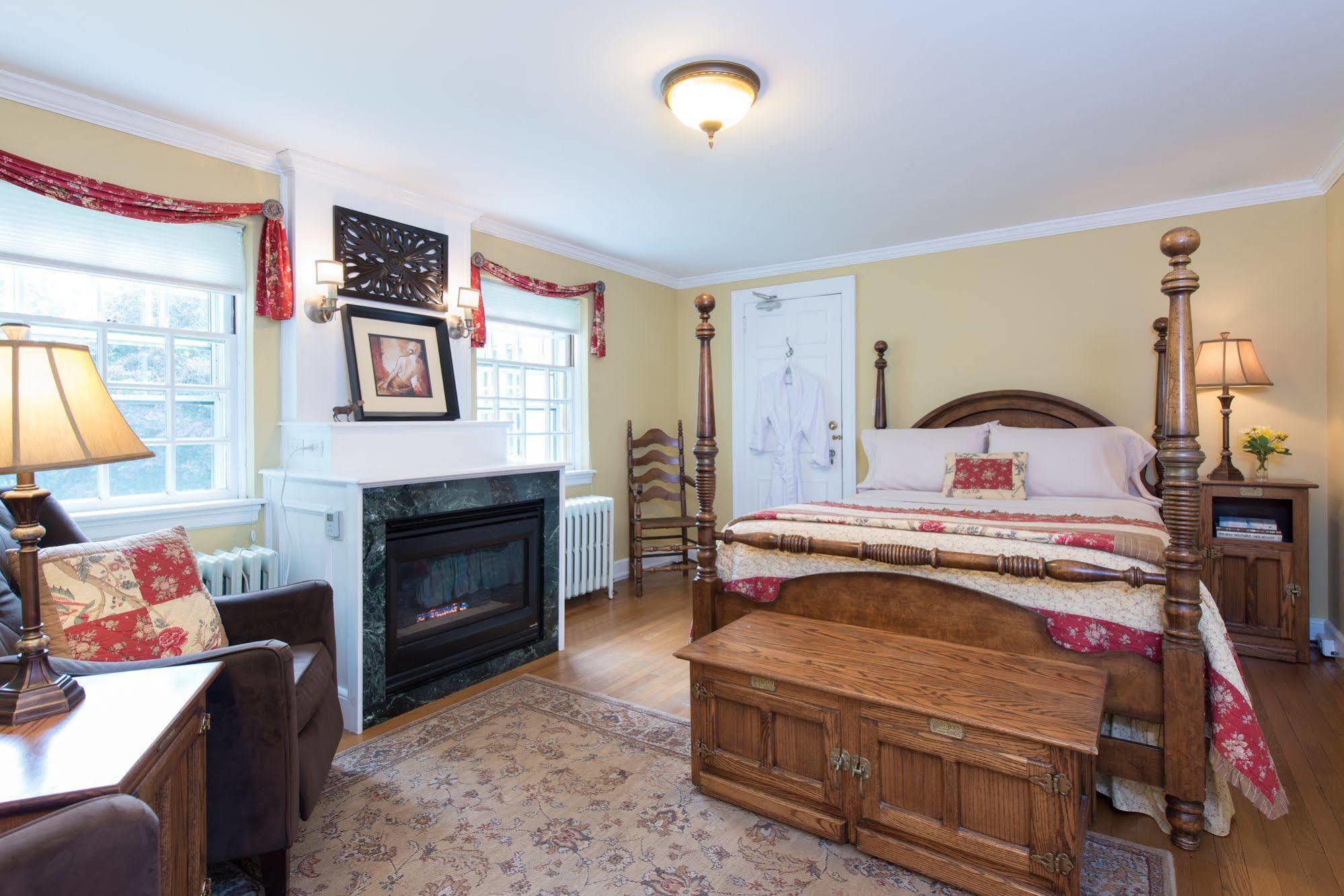 Inn On Putney Road Браттлборо Екстер'єр фото