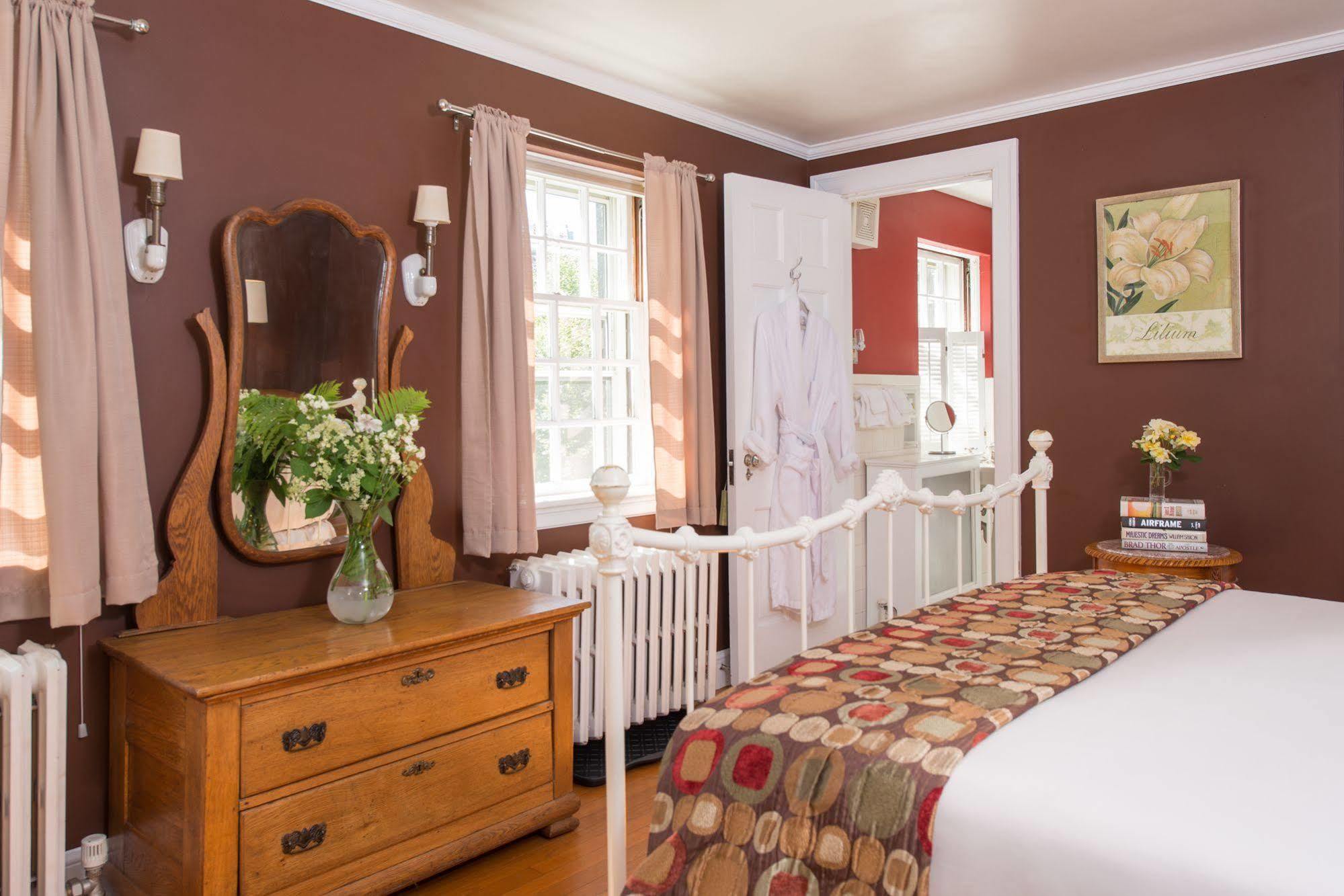 Inn On Putney Road Браттлборо Екстер'єр фото