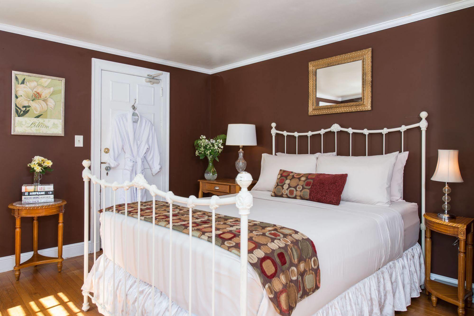 Inn On Putney Road Браттлборо Екстер'єр фото
