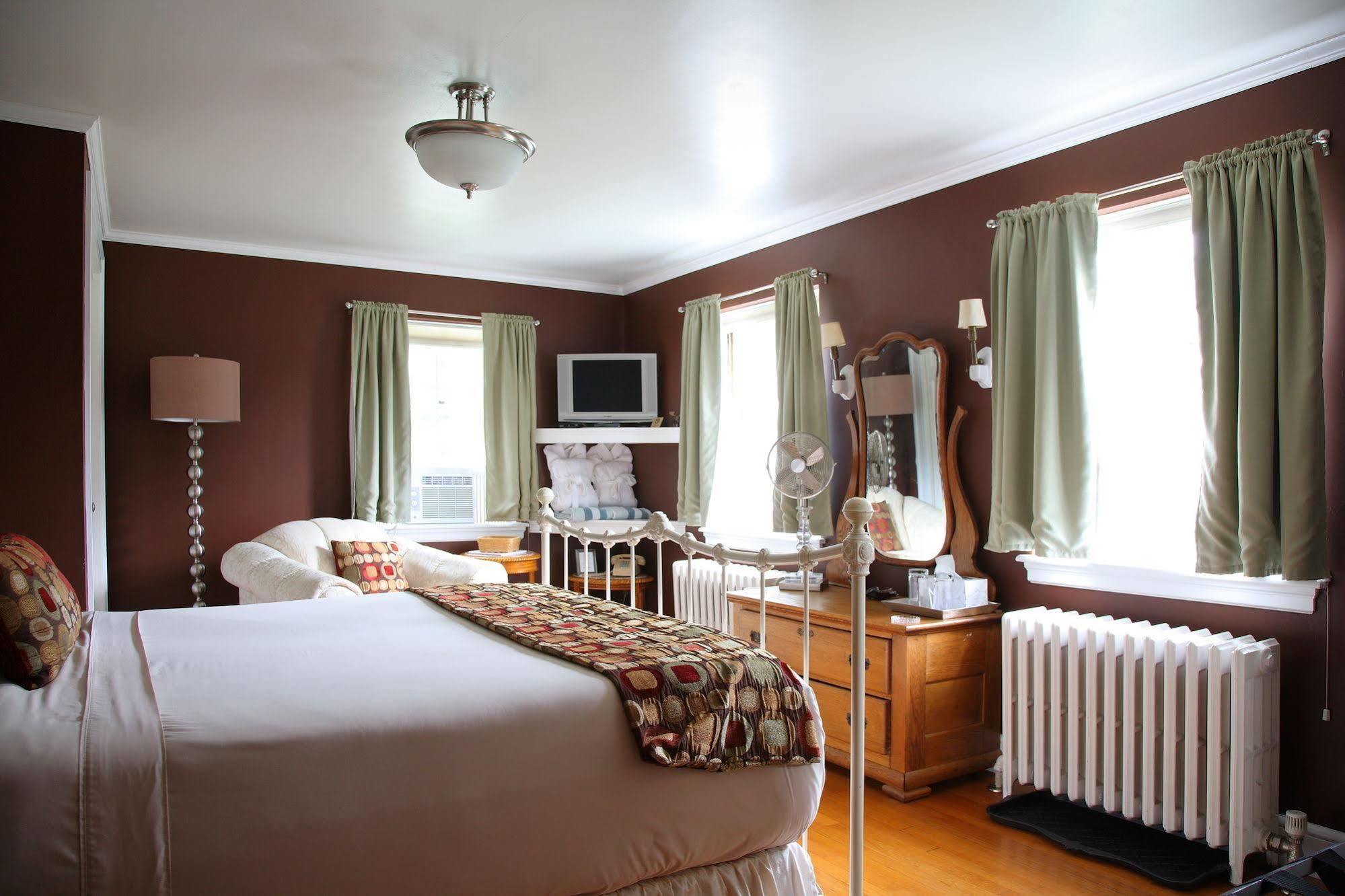 Inn On Putney Road Браттлборо Екстер'єр фото